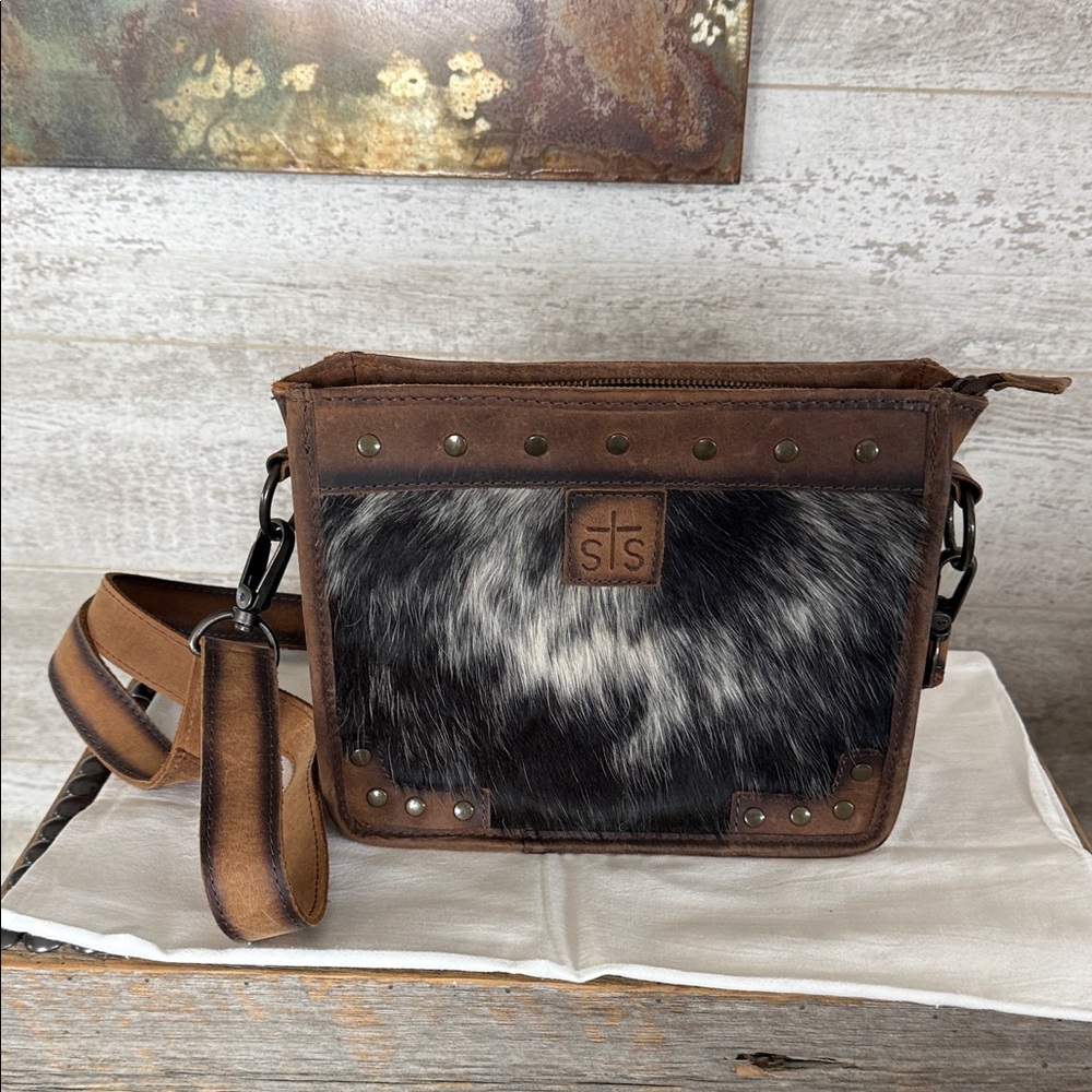 STS Crossbody purse with concealed carry inside
